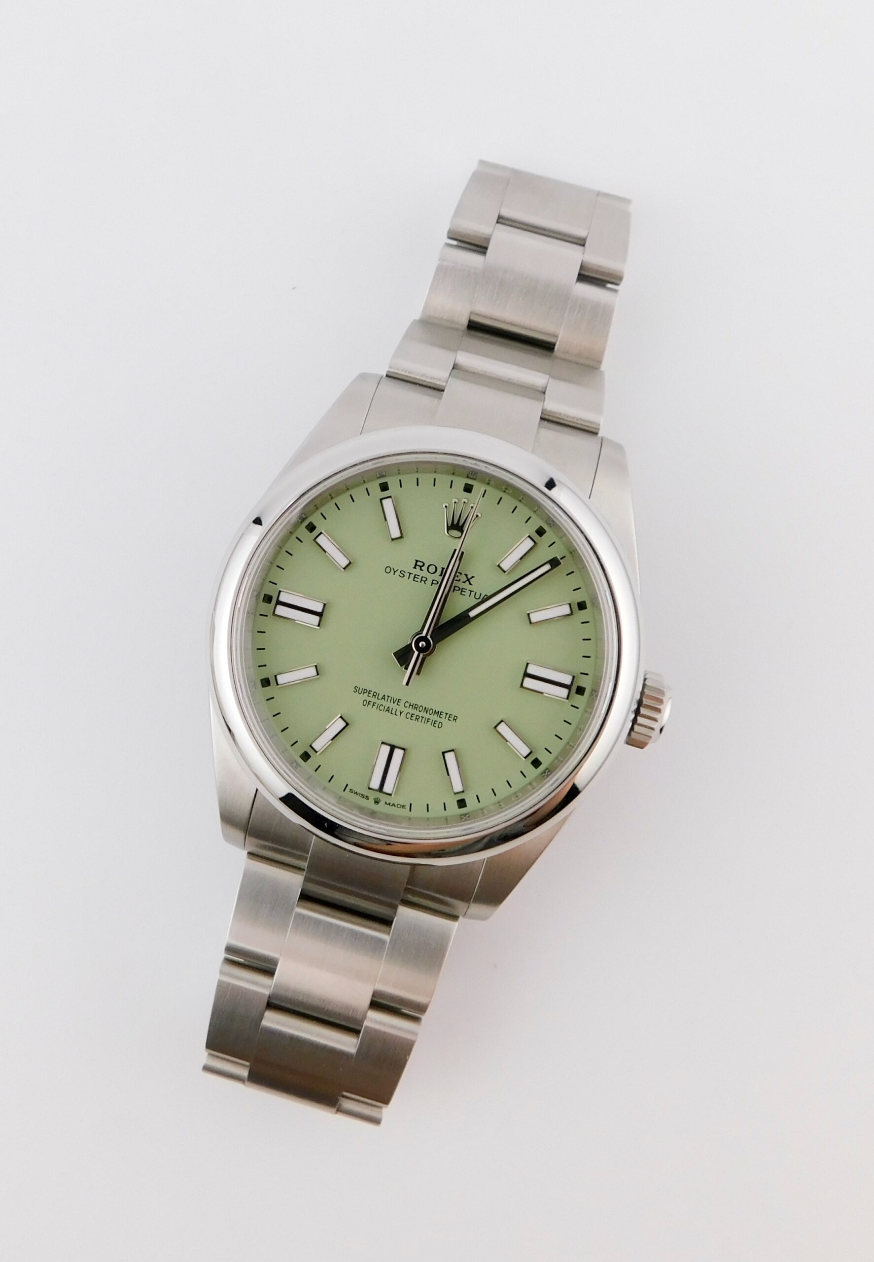 Rolex Oyster Perpetual 41 134300, Pistachio, Box/Paper