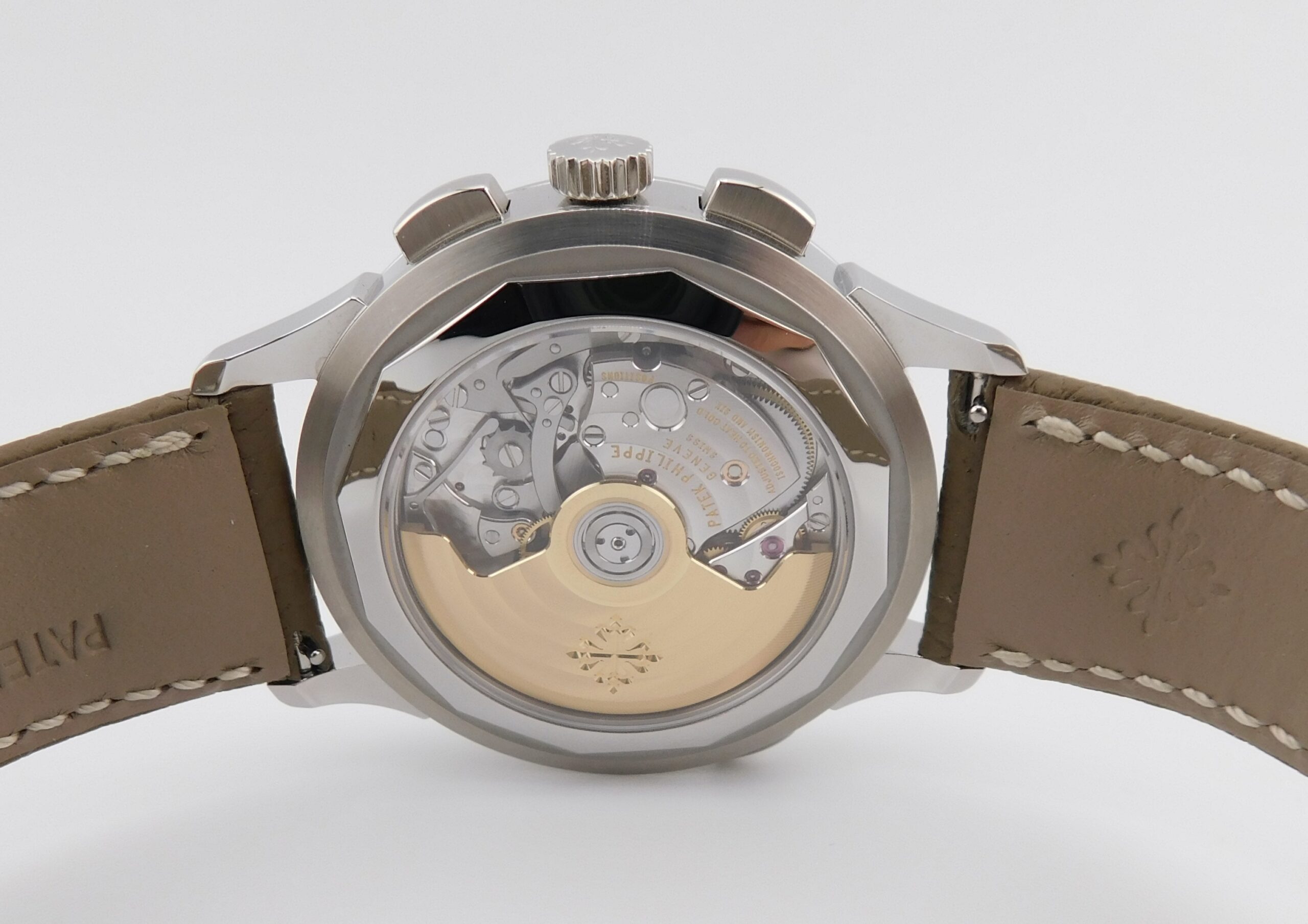 Patek Philippe World Time 5935A-001, Salmon Dial, Box/Paper - immagine 4